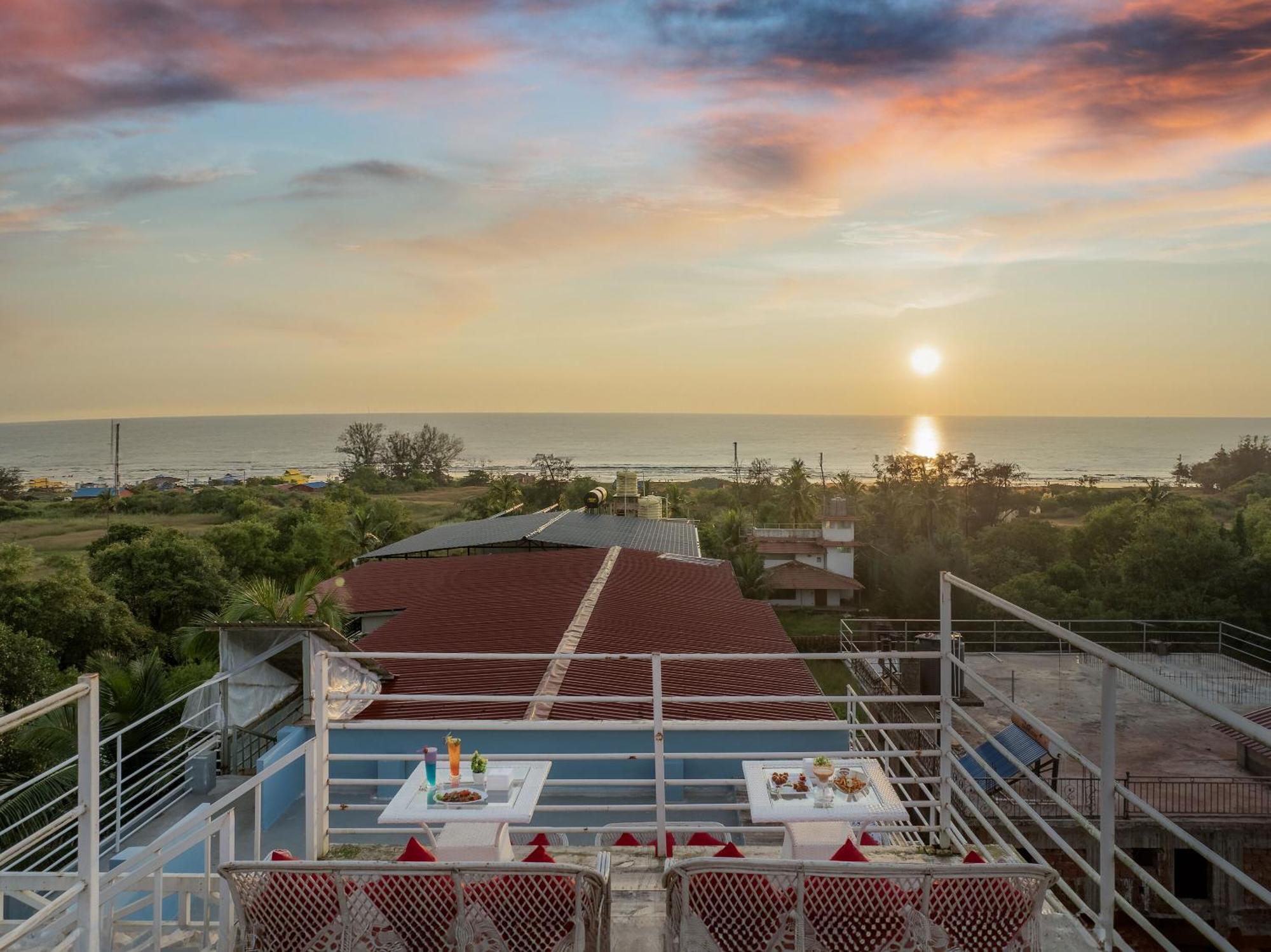 מלון Echor Samara Morjim Goa Sea View Restro מראה חיצוני תמונה